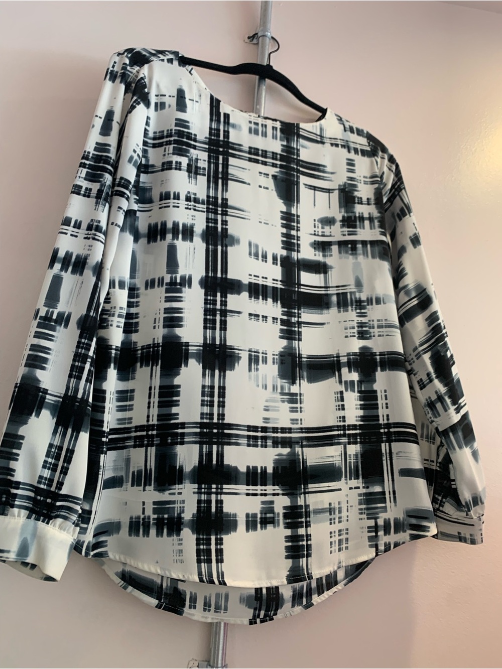 228 Pleione Black and White Abstract Plaid Long Sleeve Blouse
